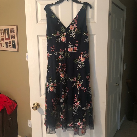 Vince Camuto embroidered navy floral dress - Picture 4 of 8